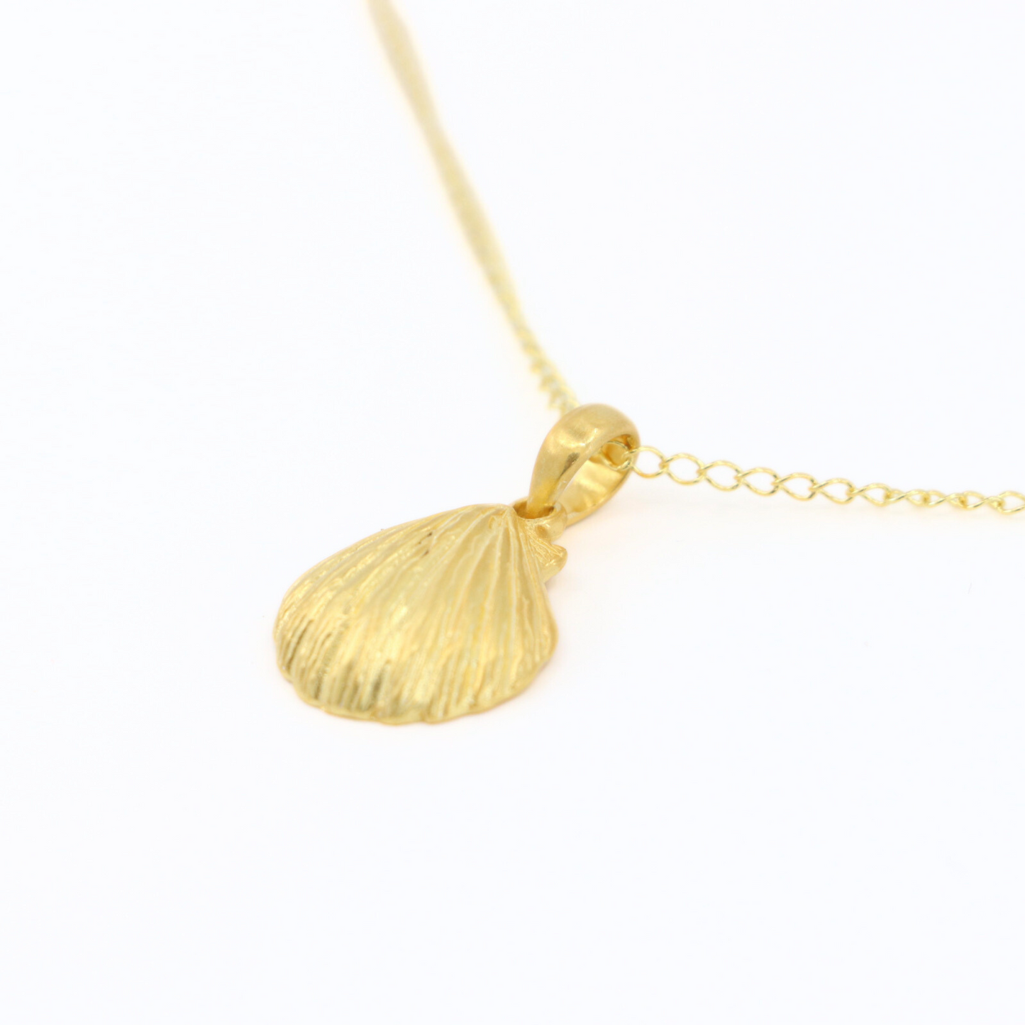 Scallop Pendant // Gold